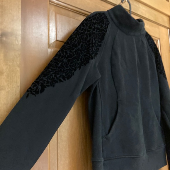 Lululemon Floral Flock Pullover, Size 10 - Picture 5 of 13